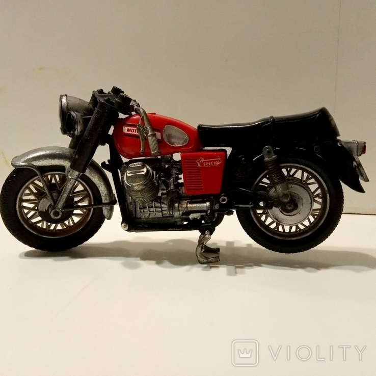 Модель мотоцикла MOTO GUZZI