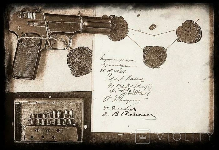 Фото Браунинга 1900 г.в. № 150489 из которого Фанни Каплан стреляла в Ленина.