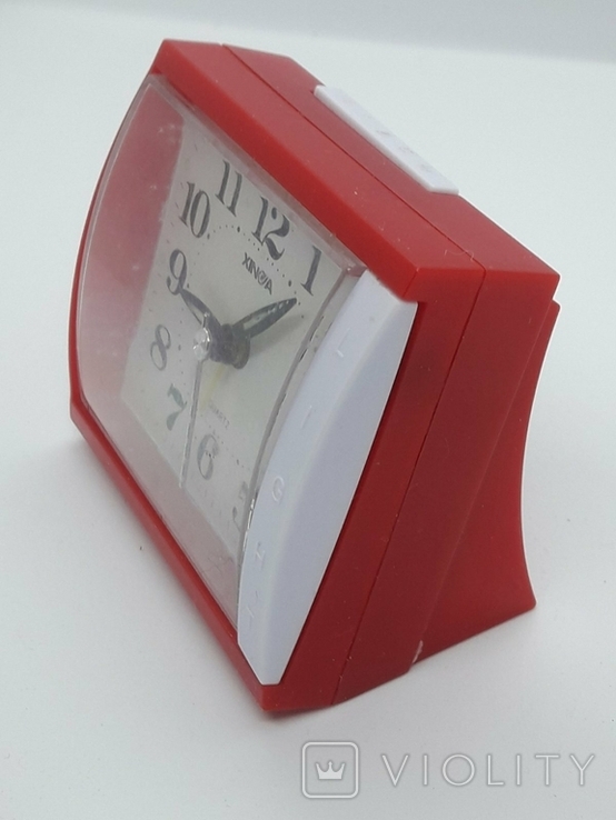 The alarm clock is not large with a backlight, photo number 5