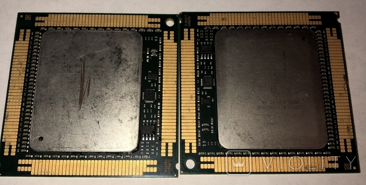 Два процессора Intel Itanium