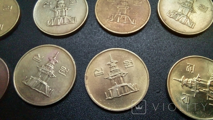 Южная Корея. 10 старых вон. Погодовка - 8 монет, фото №4