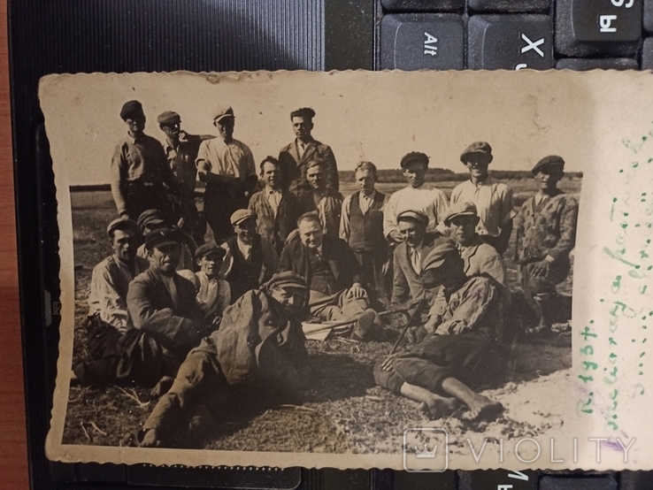 Група робітників на полі, по центру "пан Староста", 1937, Зах. Україна (Польща), фото №9