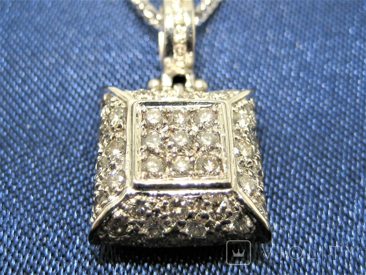 Золотой кулон на цепочке с бриллиантами, фото №3