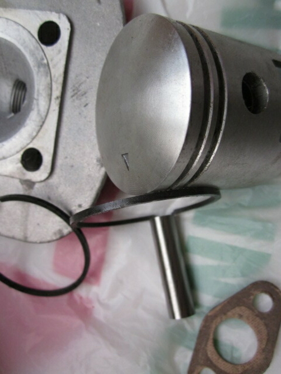 Поршневая цилиндр поршень головка Веломотор F-80, фото №2