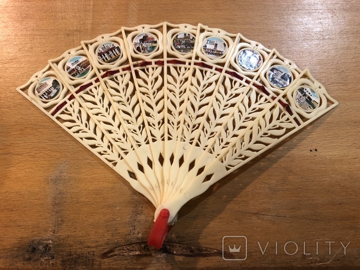 Plastic fan with inserts of photos of Rome, photo number 2
