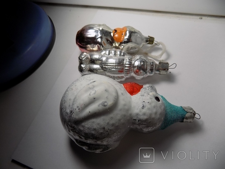 Три игрушки (космонавт идругое), фото №4