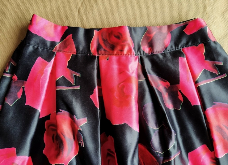 Юбка женская пышная атласная нарядная с яркими цветами, фото №3