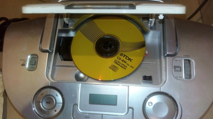 Philips CD mp3 AZ 13W магнитола под 1 cd и радио mw fm антенна Ок