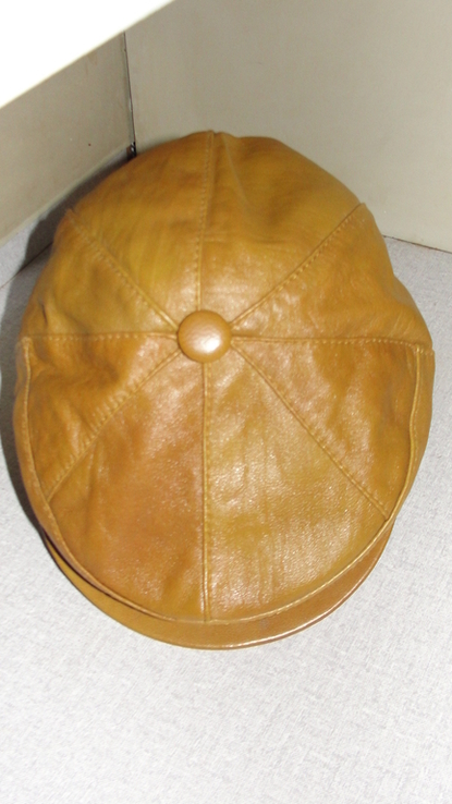Модная женская кепка из натуральной кожи