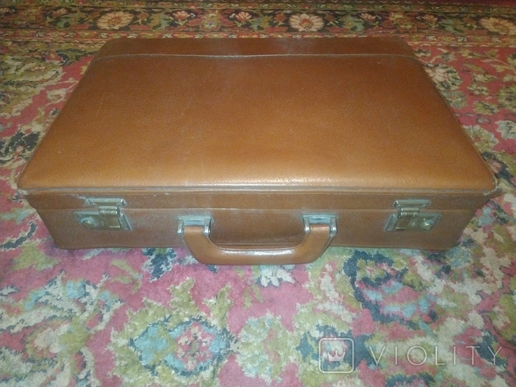 Кожаный чемодан