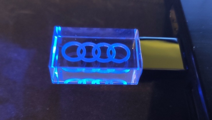 Новая флешка USB 4GB голубая подсветка, фото №2