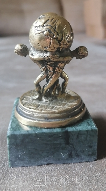 Статуэтка фигурка миниатюра бронза латунь бронзовая латуная два атланта, держащие глобус, фото №3