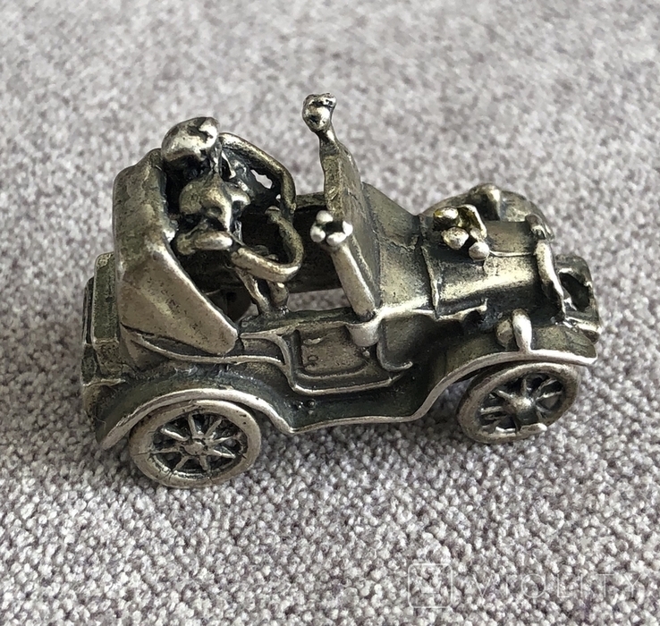 Винтажная серебряная миниатюра Влюбленная пара в кабриолете (серебро 800 пр, вес 16,5 гр), фото №2