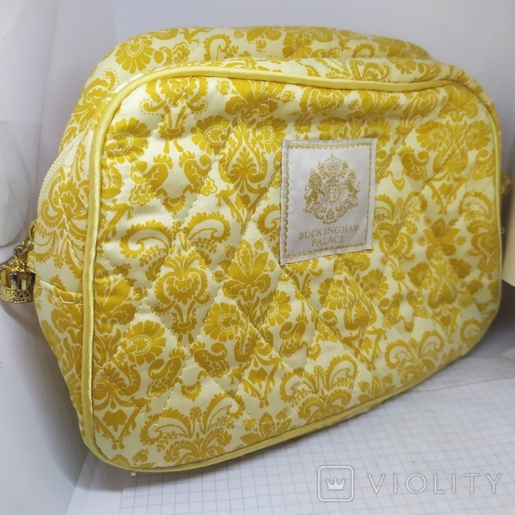 Фірмова стьобана косметичка від королівського бренду RoyalCollectionShop. 20х14х7см, фото №2