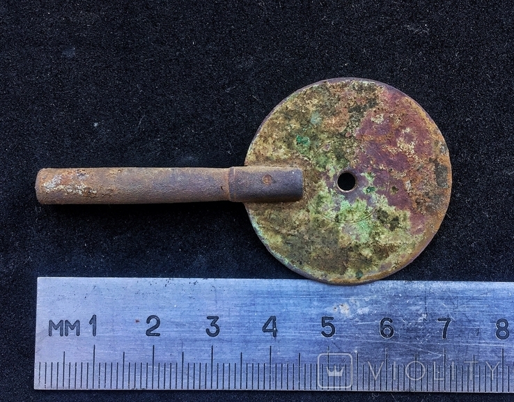 Старинный ключ от заводных часов