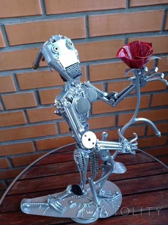 Авторская скульптура из металла. Женщина-робот с цветком, фото №6