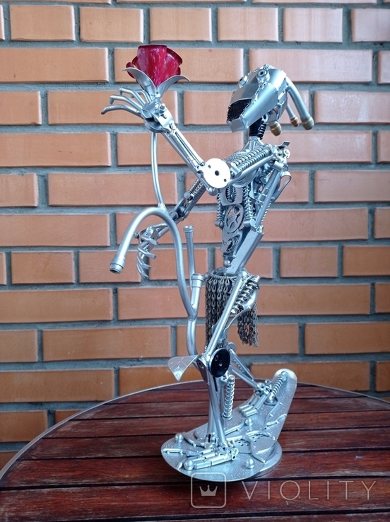 Авторская скульптура из металла. Женщина-робот с цветком, фото №10