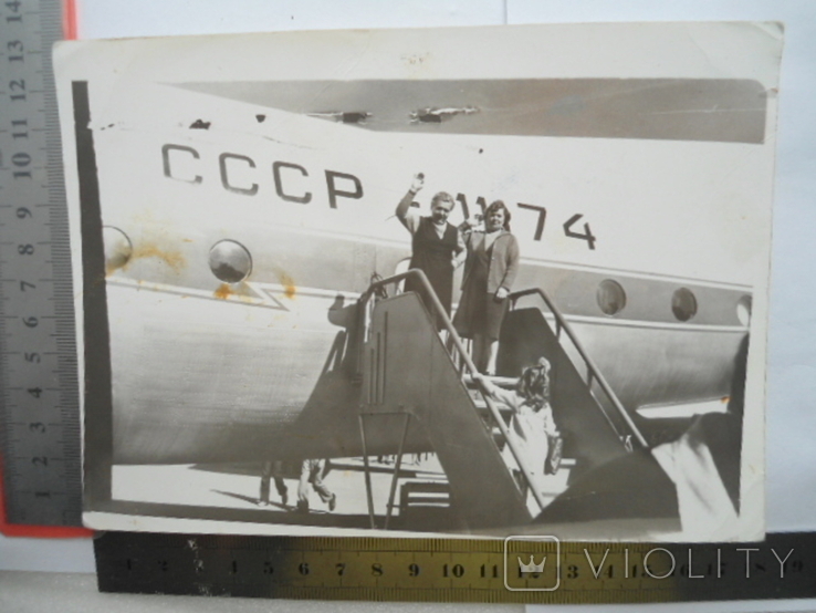 ФОто самолет СССР на трапе перед отправкой девочка и женщины