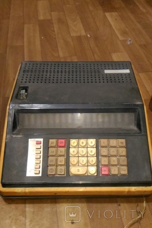 Калькулятор Искра 122-1. 1982 года. СССР.