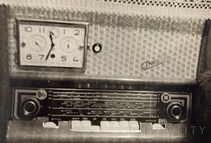 Фото Старый радиоприёмник с часами, 50-е - 60-е г.г.., фото №4