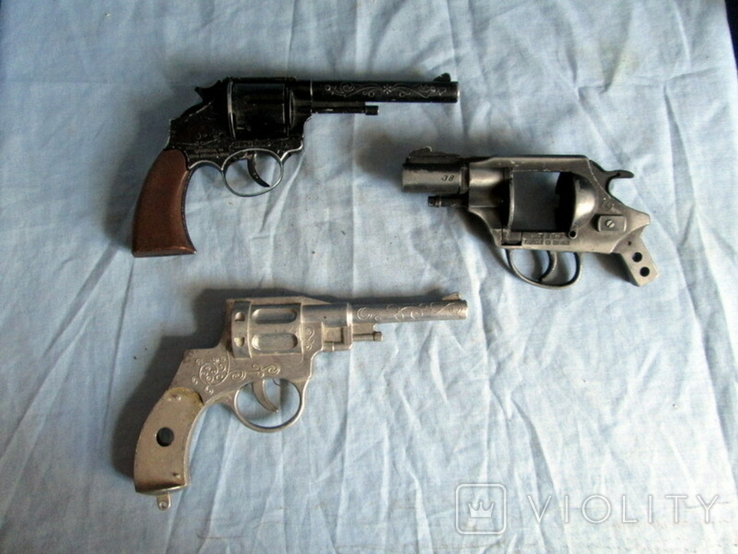 3 револьвера