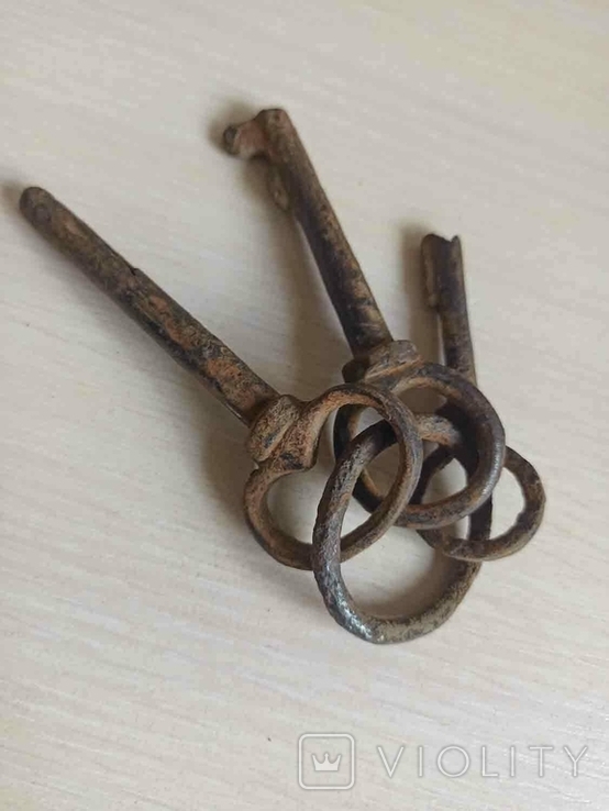 Связка средневековых ключей, фото №3