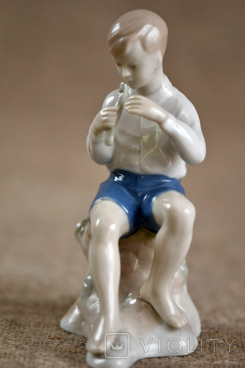 Carl Schneiders Фарфоровая статуэтка Мальчик с дудочкой Германия 1952 гг, фото №2