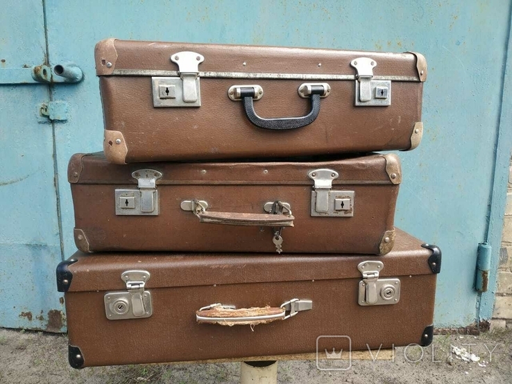 Три винтажных чемодана