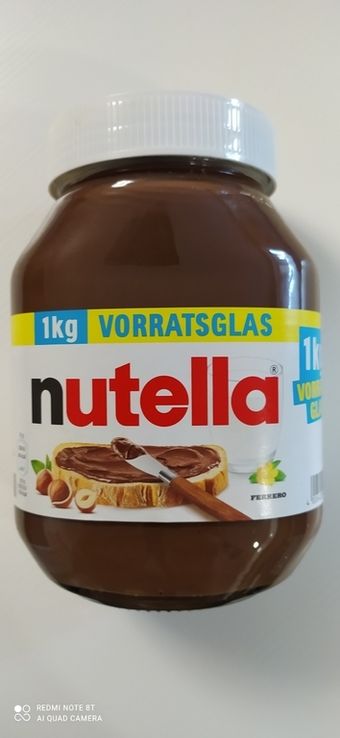 Шоколадно-ореховая паста "NUTELLA", 1000 грамм, имеется 9 шт., цена за 1 банку.