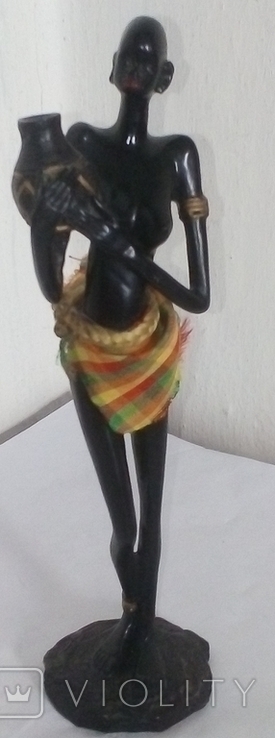 Африканская статуэтка Девушка с кувшином.