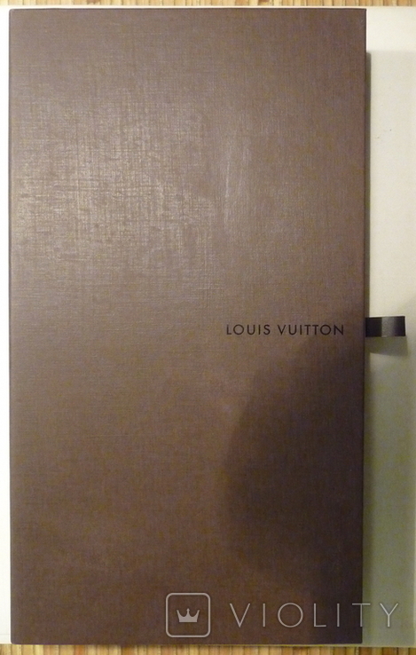 Футляр Louis Vuitton .