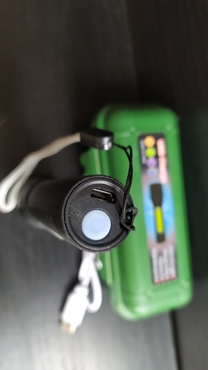 Мощный аккумуляторный фонарик с кейсом, фото №6