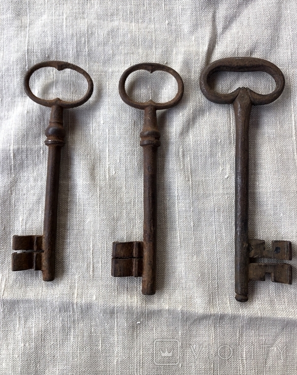 3 старовинні великі ключі від Австрійських камяниць, фото №5