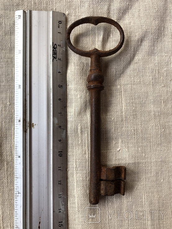 3 старовинні великі ключі від Австрійських камяниць, фото №8