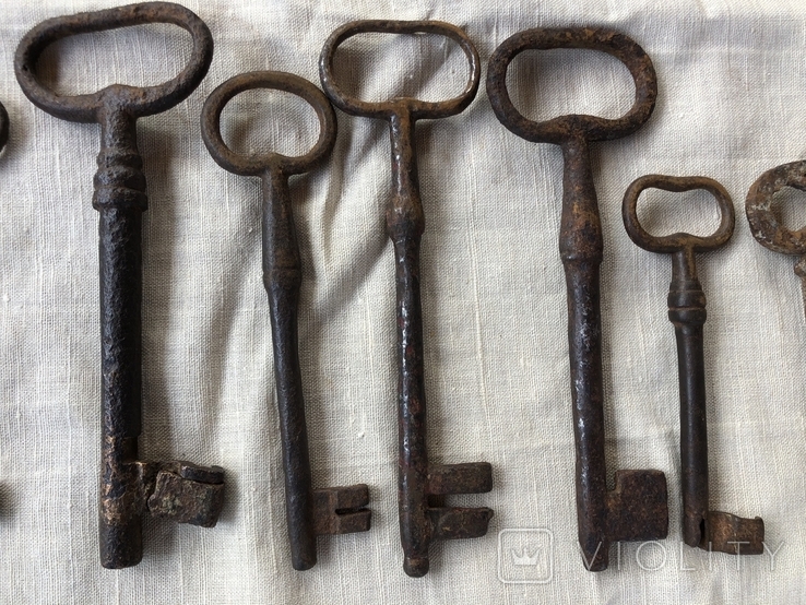 9 старовинних великих ключів ,від Австрійських камяниць, фото №5
