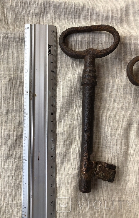 9 старовинних великих ключів ,від Австрійських камяниць, фото №7