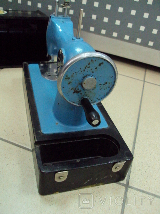 Children's sewing machine in a case plant Avtopribor AP DShM1 small ussr, photo number 8