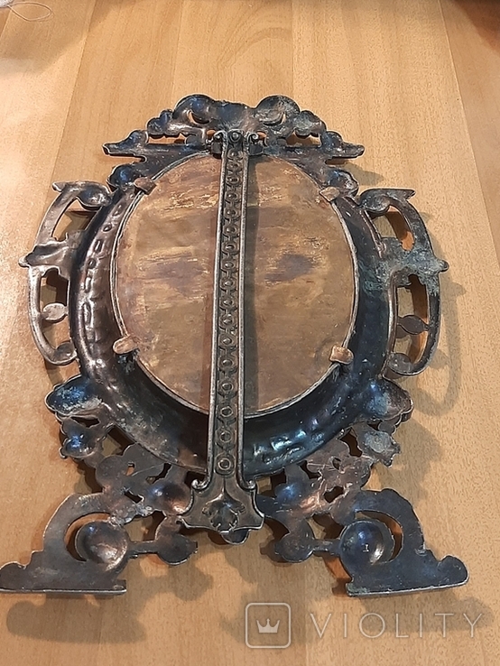 Старинное зеркало в металлической оправе, фото №4