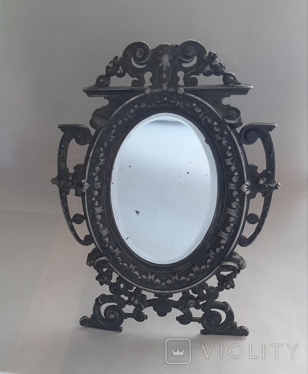 Старинное зеркало в металлической оправе, фото №2