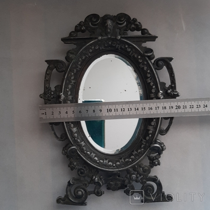 Старинное зеркало в металлической оправе, фото №9