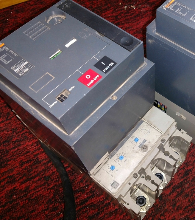Автоматический выключатель 2 шт. MERLIN GERIN NS400N АВР + блок управления в одном лоте, фото №4