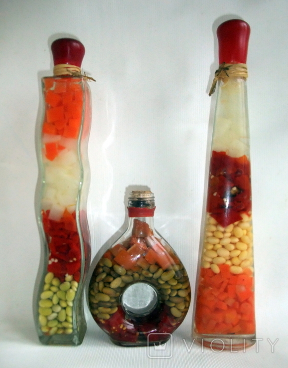 Бутылки с украшением из овощей и приправ. Сувениры на кухню., фото №2