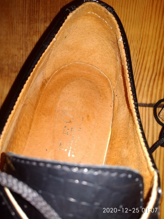 Туфлі підліткові 39 розмір,устілка 24,5-25 см,лак,зсередини натуральна шкіра, фото №5
