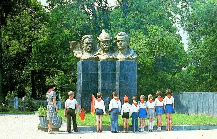 Сумы. Памятник борцам за власть советов, фото №2