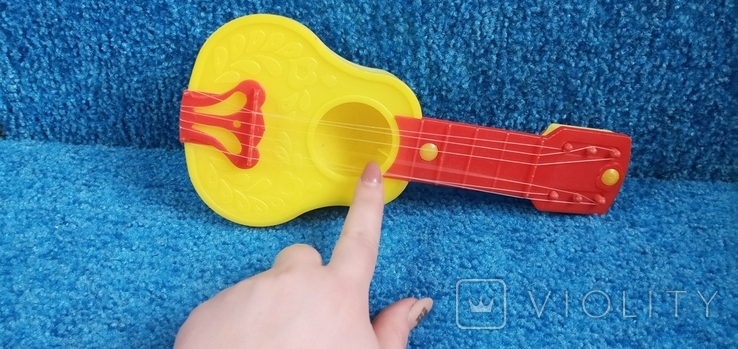 Детская пластиковая игрушечная гитара ссср, фото №5