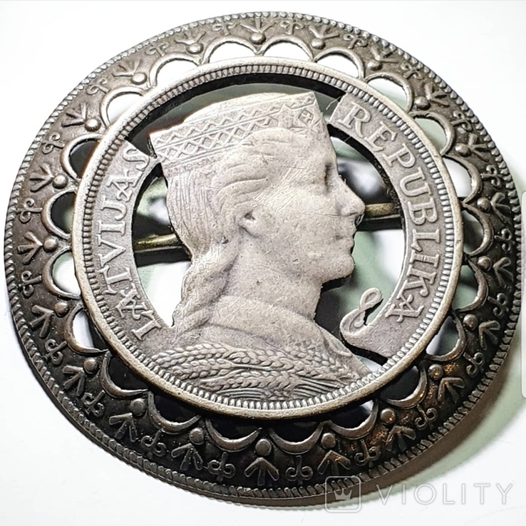 Старинная брошь из серебряной монеты, photo number 2