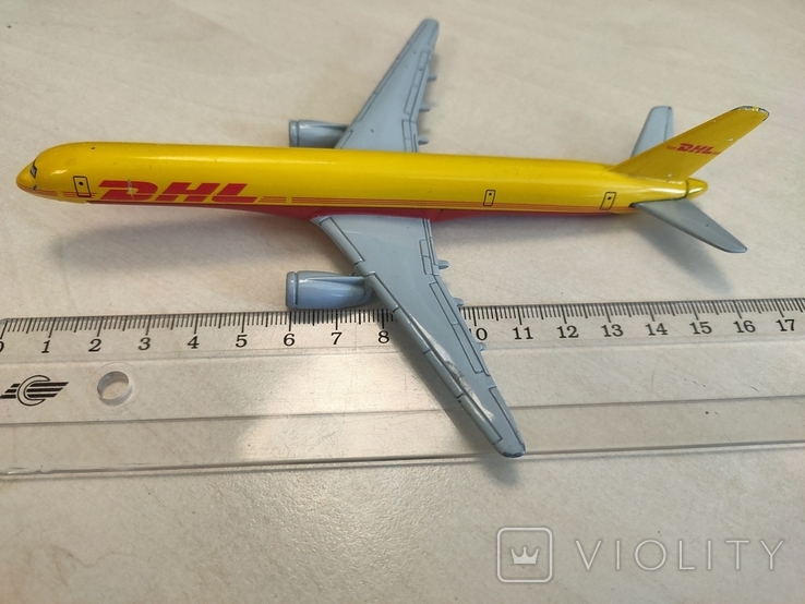 Модель вантажного літака Shantou Tongde Boeing 757 DHL