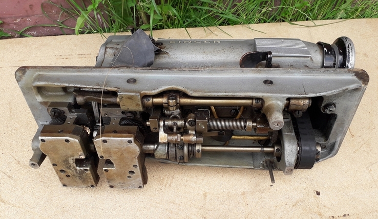 Промышленная Швейная машина "Singer" 212G141 со столом с двигателем., фото №8