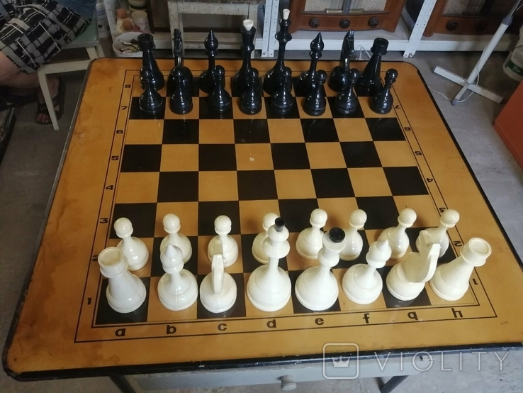 Стол-доска с шахматами и шашками, фото №2