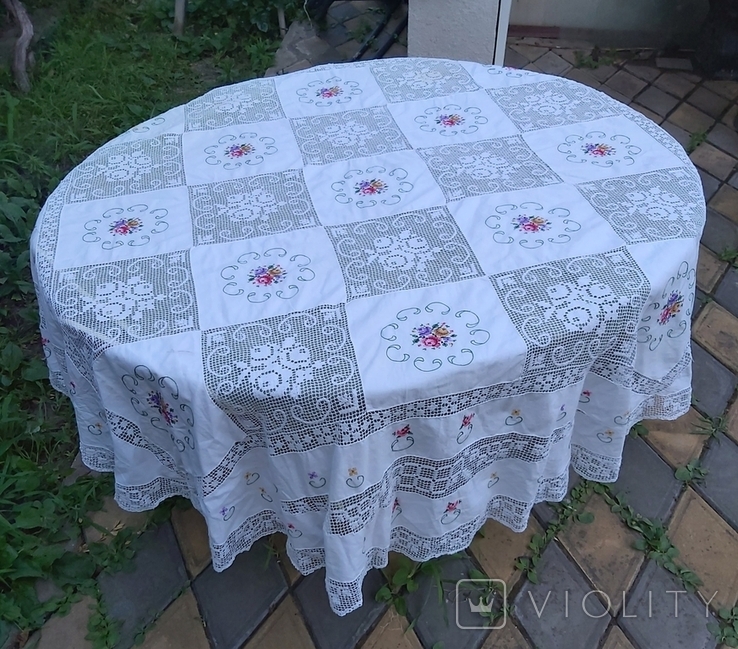 Скатерть Розы с вышивкой и кружевом D 170 см на круглый стол, фото №3